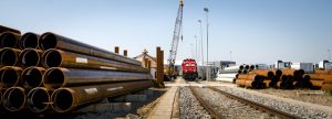 eigener Bahnhof für den Transport von Rohren und Stahl